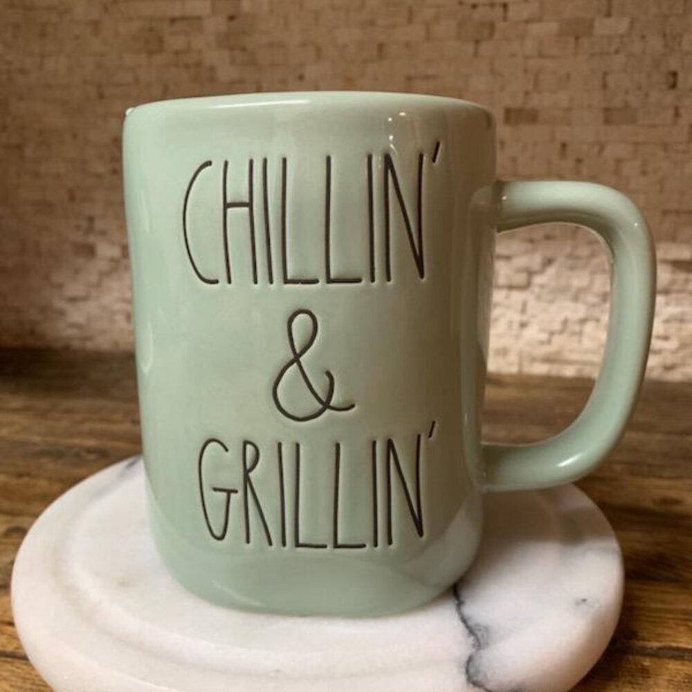 "CHILLIN' & GRILLIN' Rae Dunn Mug
